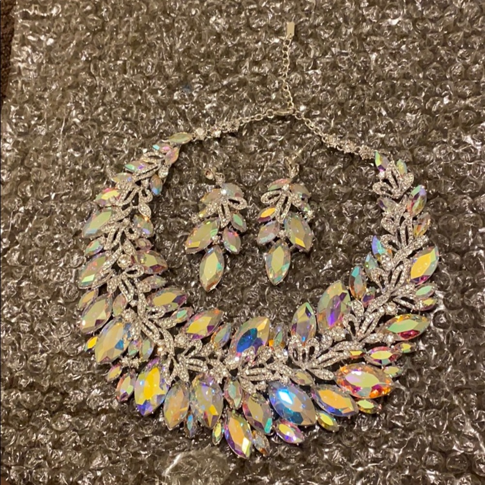 Statement necklace and earrings - Picture 8 of 9